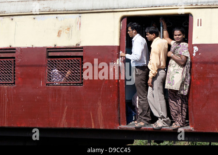 Un passager transgenres dans un train en Inde Banque D'Images