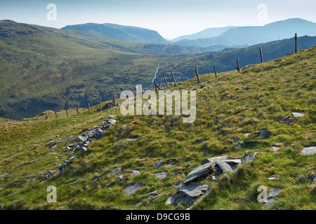 En regardant vers l'Fleetwith et Knotts gris en dessous du sommet de la tête de Dale dans la Lande, Lake District. Banque D'Images