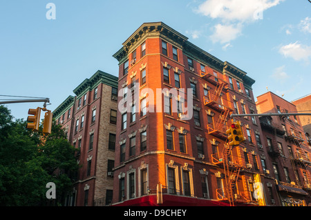 Les immeubles à appartements sur Bleecker Street à Greenwich Village Banque D'Images