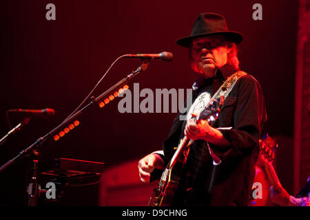 Londres, Royaume-Uni. 17 Juin, 2013. Neil Young & Crazy Horse en concert à l'O2 Arena de Londres/Cruciatti Crédit : Piero Alamy Live News Banque D'Images