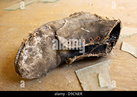 Ancienne chaussure de travail, vieille brogue, Banque D'Images