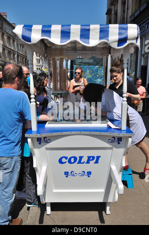 Vendeur de glaces italiennes à l'extrémité ouest festival, Glasgow, Écosse, Royaume-Uni Banque D'Images