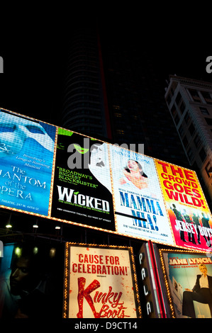 Les panneaux pour les spectacles de Broadway à New York City Banque D'Images