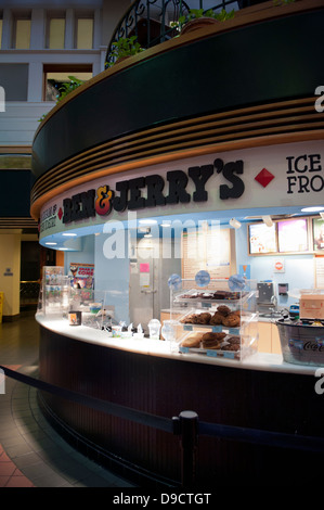 Une glace Ben & Jerry's stand dans l'ancien bureau de poste Pavilion, Washington DC Banque D'Images