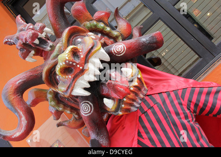 Masque diable traditionnel utilisé sur les fêtes religieuses. Banque D'Images