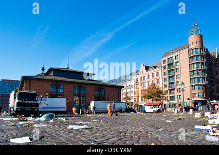 Le nettoyage dans le marché aux poissons de Hambourg Banque D'Images