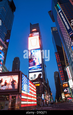 Les enseignes lumineuses de Times Square, New York, USA Banque D'Images