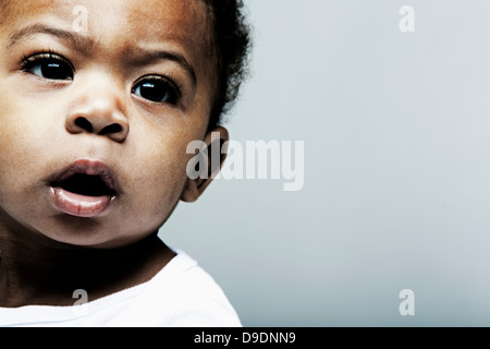 Portrait of baby boy looking away Banque D'Images