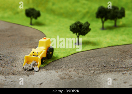 Toy digger sur paysage modèle Banque D'Images