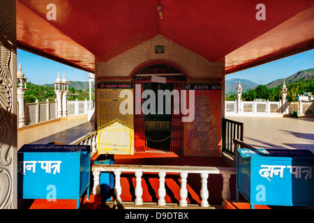Temple sur une colline, Mukteshwar, Uttarakhand, Inde, Nainital Banque D'Images