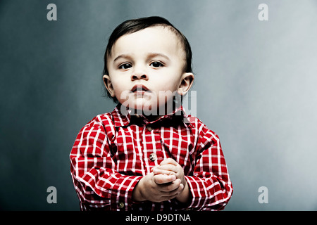 Portrait of baby boy wearing chemise à carreaux Banque D'Images