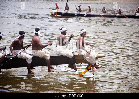 Snake boat race sur Pampa fleuve à Onam Festival, Aranmula, Kerala, Inde Banque D'Images