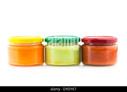 Dips mexicaine traditionnelle faite de fromage, le guacamole et chutney de tomates en pots. Banque D'Images