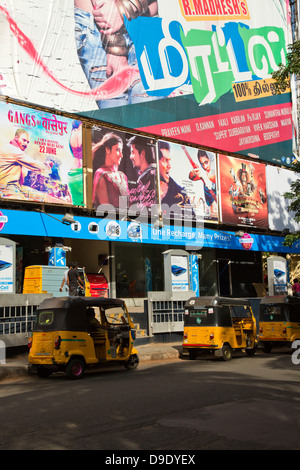 Cinéma dans une ville, Chennai, Tamil Nadu, Inde Banque D'Images