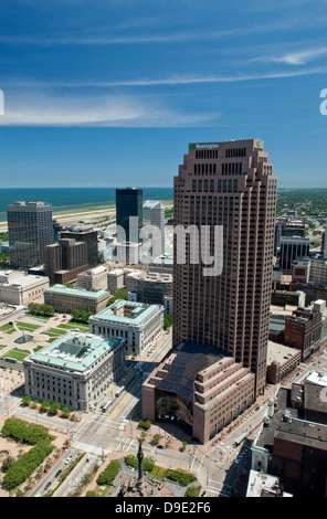 HUNTINGTON BANK TOWER LAKE ERIE DOWNTOWN CLEVELAND OHIO USA Banque D'Images