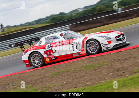 # 14 - Fortec - SLS Mercedes AMG GT3 - Jason - MINSHAW / Beni Hetherington lors des essais libres à Snetterton GT britannique Banque D'Images