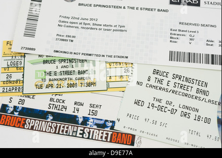 Une pile de Bruce Springsteen et le E-Street Band billets Banque D'Images