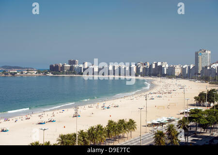 Une vue sur la célèbre plage de Copacabana à Rio de Janeiro, Brésil, le 15 mai 2013. Photo : Soeren Stache Banque D'Images