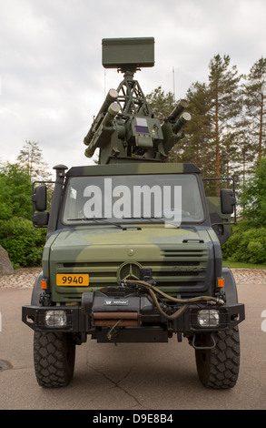 Le bolide de l'armée finlandaise de la Défense aérienne à courte portée (SHORAD) système de missiles à guidage laser monté sur un unimog 5000 4RM-véhicule. Banque D'Images