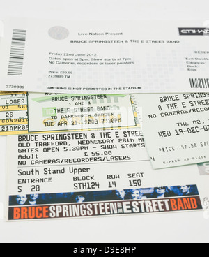 Une pile de Bruce Springsteen et le E-Street Band billets Banque D'Images