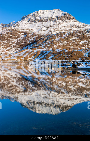 Crib Goch reflète dans Llyn Llydaw, Parc National de Snowdonia, Pays de Galles. Banque D'Images