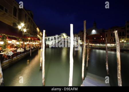 Pont du Rialto SUR LE GRAND CANAL Venise ITALIE 11 Juillet 2012 Banque D'Images