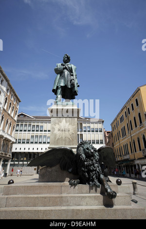 STATUE DE Daniele Manin & LION DE BRONZE Venise ITALIE 12 Juillet 2012 Banque D'Images