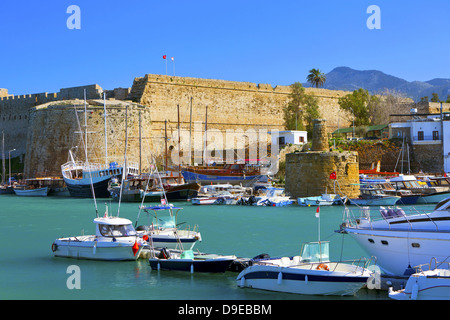 Château médiéval et du port de Kyrenia, Chypre. Banque D'Images