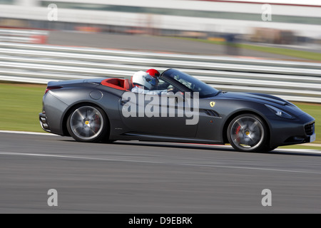 FERRARI CALIFORNIA VOITURE GRIS GRAND PRIX DE SILVERSTONE EN ANGLETERRE 07 Avril 2011 Banque D'Images