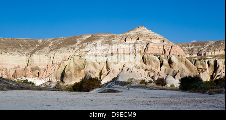 Panorama d'étranges formations rocheuses en Cappadoce Banque D'Images