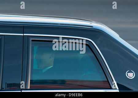 Berlin, Allemagne. 18 juin 2013. Le président américain Barack Obama arrive à Berlin pour deux jours visite officielle. L'aéroport de Tegel à Berlin s'arrête pour recevoir Barack Obama. Crédits : Crédit : Gonçalo Silva/Alamy Live News Banque D'Images