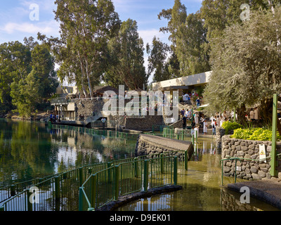 Site baptismal, commercial Yardenit au fleuve du Jourdain près de la mer d'​Galilee, Israël Banque D'Images