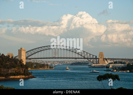 Un soir vue de Sydney Harbour Bridge. Banque D'Images