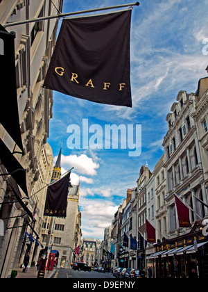 Vue sur Bond Street, un quartier chic rue commerçante dans le West End de Londres, montrant Graff Diamonds Banque D'Images