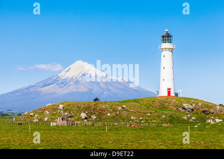 Le phare de Cape Egmont Taranaki et/Mount Egmont, dans la région de Taranaki en Nouvelle-Zélande Banque D'Images