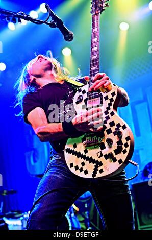 31 mai 2013 - Anaheim, Californie, USA - 31 mai 2013 - Anaheim, Californie, USA - abattage guitariste JEFF BLANDO effectue pendant les bandes fixé à la City National Park d'Anaheim. (Crédit Image : © Valerie Nerres/ZUMAPRESS.com) Banque D'Images