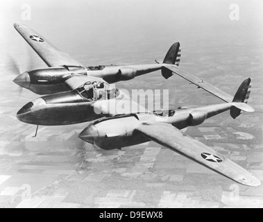 1940 - Un vol d'essai de l'YP-38 test de service des avions de chasse. Après la phase de test, le P-38 a été désigné comme l'éclair. Banque D'Images