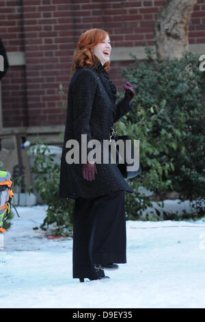 Christina Hendricks sur l'ensemble de 'Je ne sais pas comment elle fait n'' en tournage à Manhattan New York, USA - 22.02.11 Banque D'Images