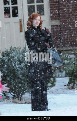 Christina Hendricks sur l'ensemble de 'Je ne sais pas comment elle fait n'' en tournage à Manhattan New York, USA - 22.02.11 Banque D'Images