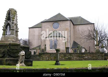 Vue de la Canongate Kirk, lieu de la Mariage Royal de Zara Phillips et Mike Tindall le 30 juillet 2011. L'occasion est susceptible d'être la première apparition publique de Prince William et Kate Middleton après leur mariage en avril. L'église, dans la vieille ville d'Édimbourg. est régulièrement visité par la reine Elizabeth II lorsque en résidence au palais de Holyroodhouse Edimbourg, Scotlan Banque D'Images