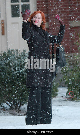 Christina Hendricks sur l'ensemble de 'Je ne sais pas comment elle fait n'' en tournage à Manhattan New York, USA - 22.02.11 Banque D'Images