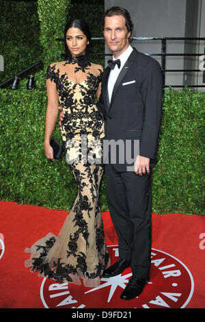 Camila Alves et Matthew McConaughey 2011 Vanity Fair Oscar Party au Sunset Tower Hotel de Hollywood, Californie - 27.02.11 Banque D'Images