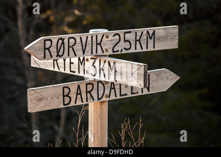 Panneau en bois avec des noms de villages en Norvège Banque D'Images