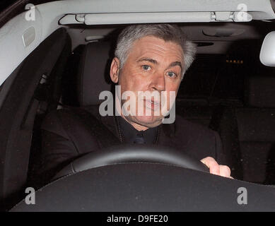 Chelsea FC manager Carlo Ancelotti quitter Stamford Bridge, ayant supervisé son côté battre Manchester United 2-1. Londres, Angleterre - 01.03.11 Banque D'Images