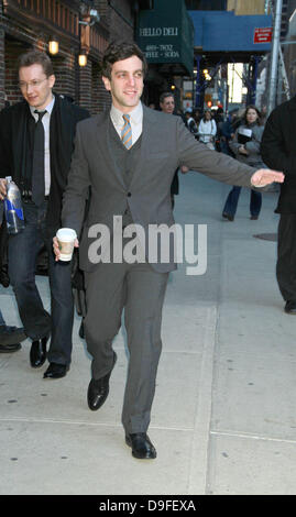 B. J. Novak 'le Late Show with David Letterman" à l'Ed Sullivan Theater - Arrivées New York City, USA - 01.03.11 Banque D'Images