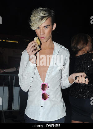 Derbridge Harry Personnalités de "La seule façon de quitter l''Essex est la piste club London, England - 02.03.11 WENN.com crédit obligatoire Banque D'Images