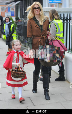 Claudia Schiffer déposer sa fille à l'école de clémentine Londres, Angleterre - 04.03.11 Banque D'Images