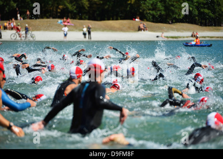 Les nageurs, Triathlon de Passy, Passy, Haute-Savoie, Alpes, France Banque D'Images