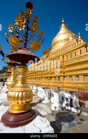 Shwezigon Paya, Nyaung U, Bagan, Myanmar (Birmanie) Banque D'Images