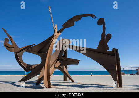 Athletic sculpture de métal par Alfredo Lanz sur la promenade à Barceloneta, Barcelone, Catalogne, Espagne Banque D'Images